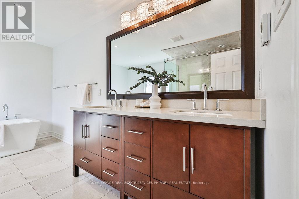 












2764 ROSEWOOD LANE

,
Oakville,




Ontario
L6J7M3

