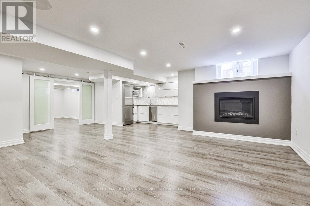 












2764 ROSEWOOD LANE

,
Oakville,




Ontario
L6J7M3

