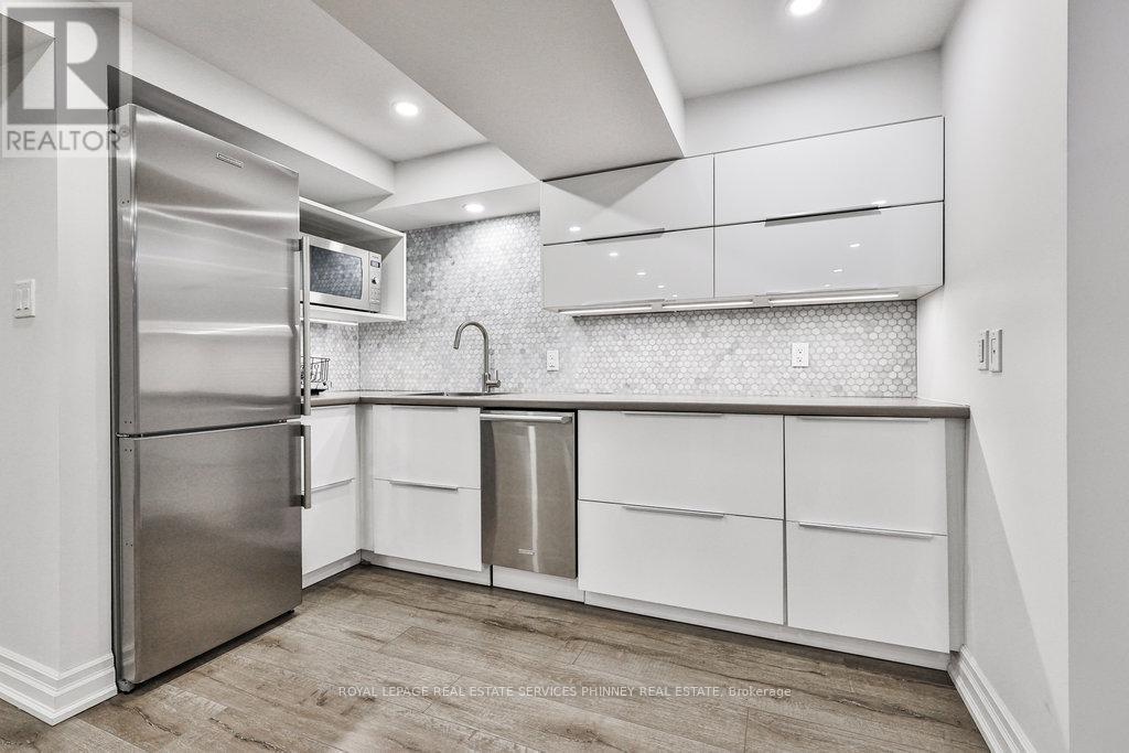 












2764 ROSEWOOD LANE

,
Oakville,




Ontario
L6J7M3

