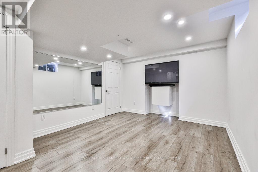 












2764 ROSEWOOD LANE

,
Oakville,




Ontario
L6J7M3

