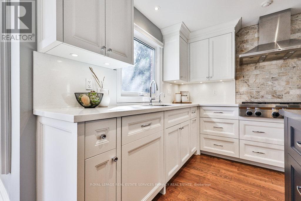 












2764 ROSEWOOD LANE

,
Oakville,




Ontario
L6J7M3

