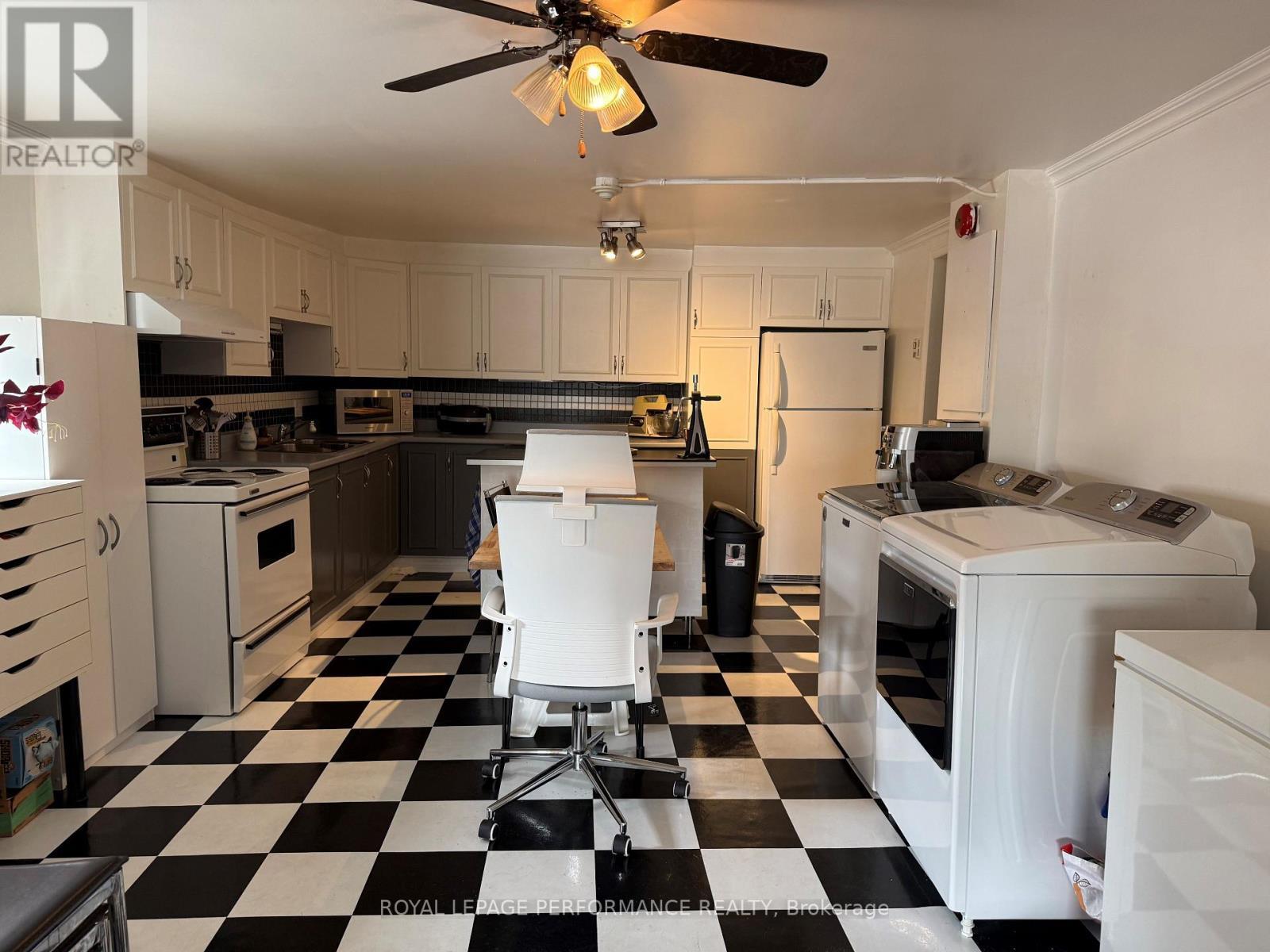 












659 MAIN STREET E

,
Hawkesbury,




Ontario
K6A1B3

