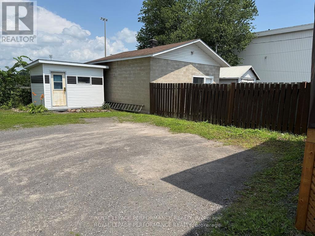 












659 MAIN STREET E

,
Hawkesbury,




Ontario
K6A1B3


