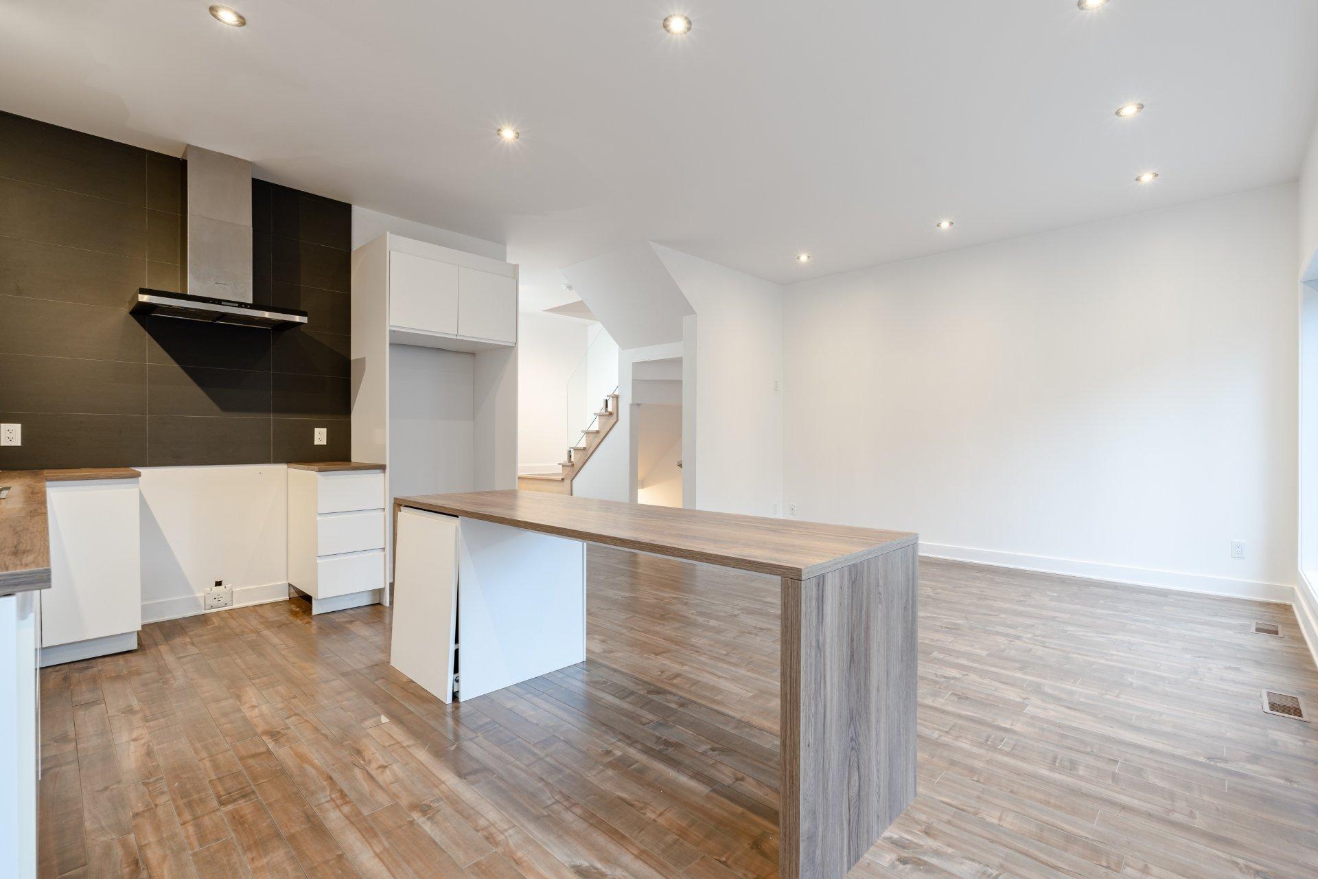









5925


Rue Alexandre

,
Brossard,




QC
J3W2G4

