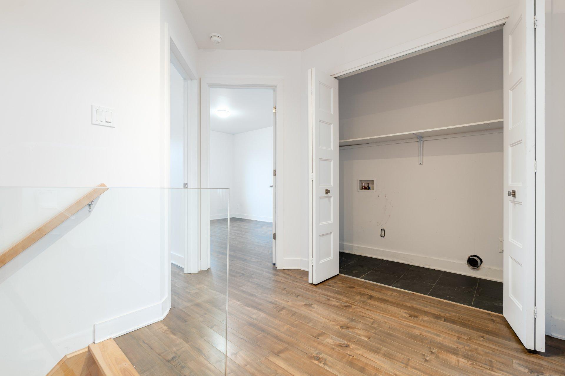 









5925


Rue Alexandre

,
Brossard,




QC
J3W2G4

