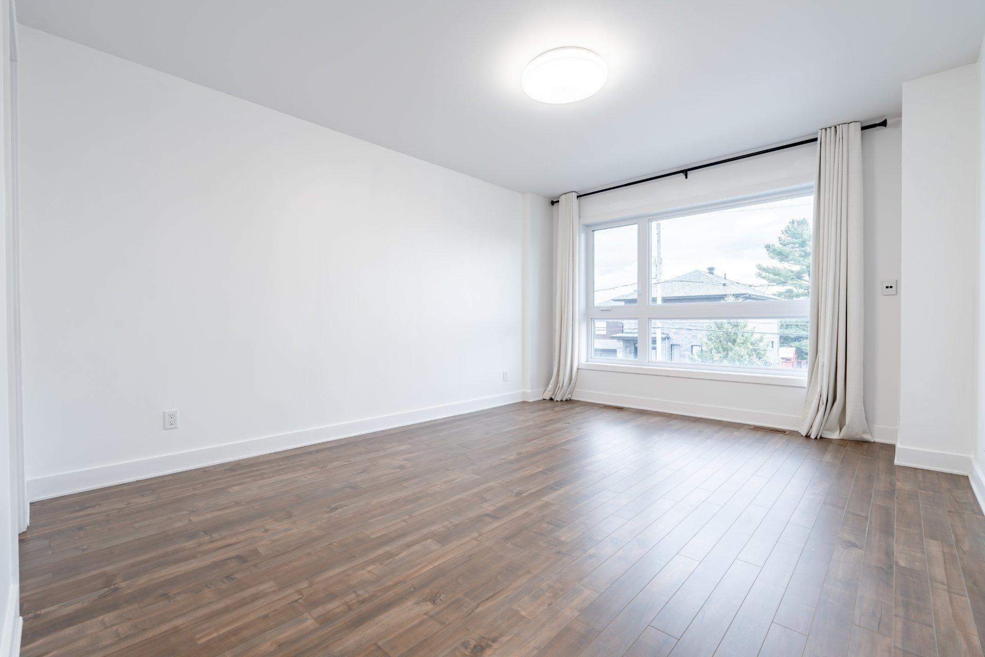 









5925


Rue Alexandre

,
Brossard,




QC
J3W2G4

