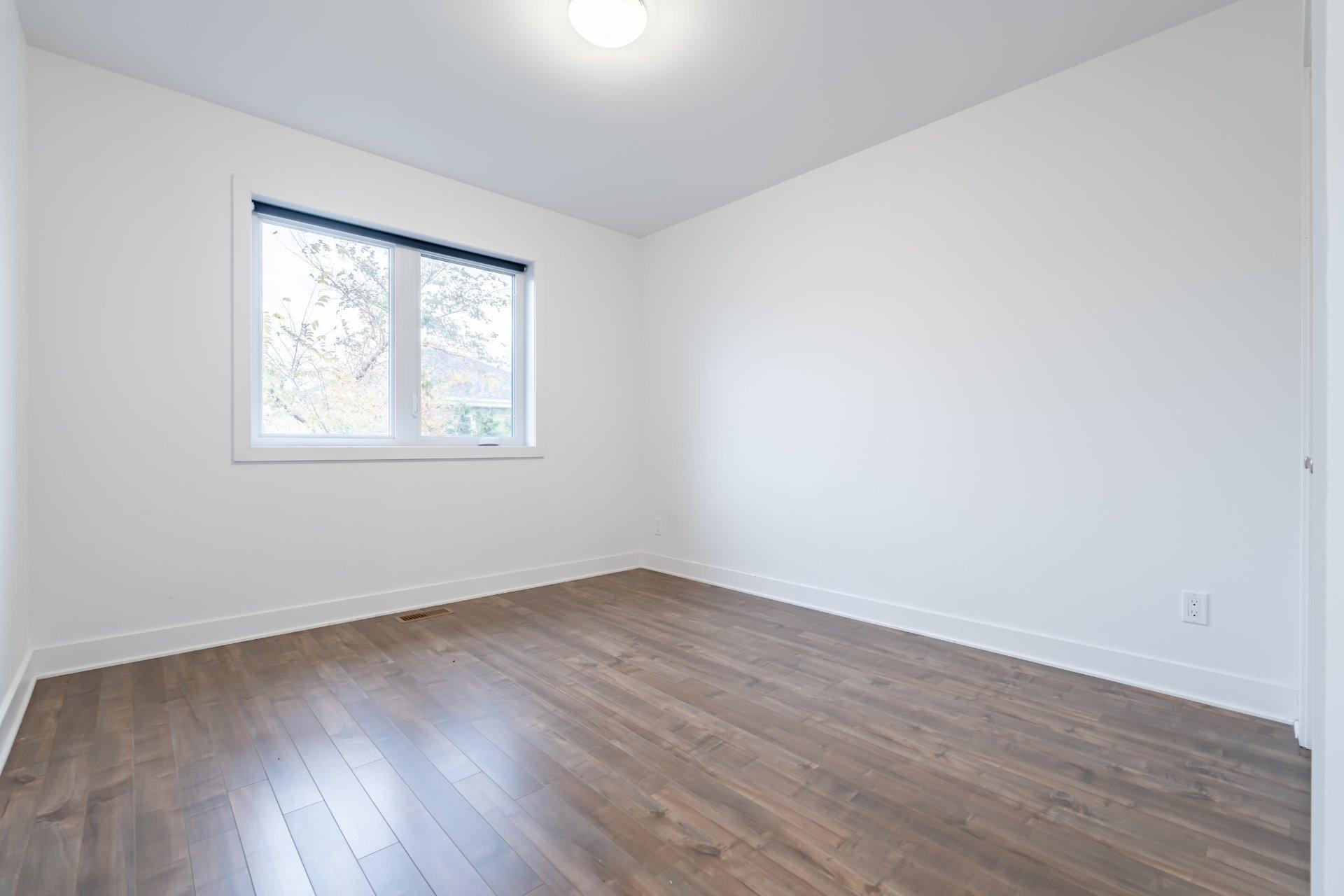 









5925


Rue Alexandre

,
Brossard,




QC
J3W2G4

