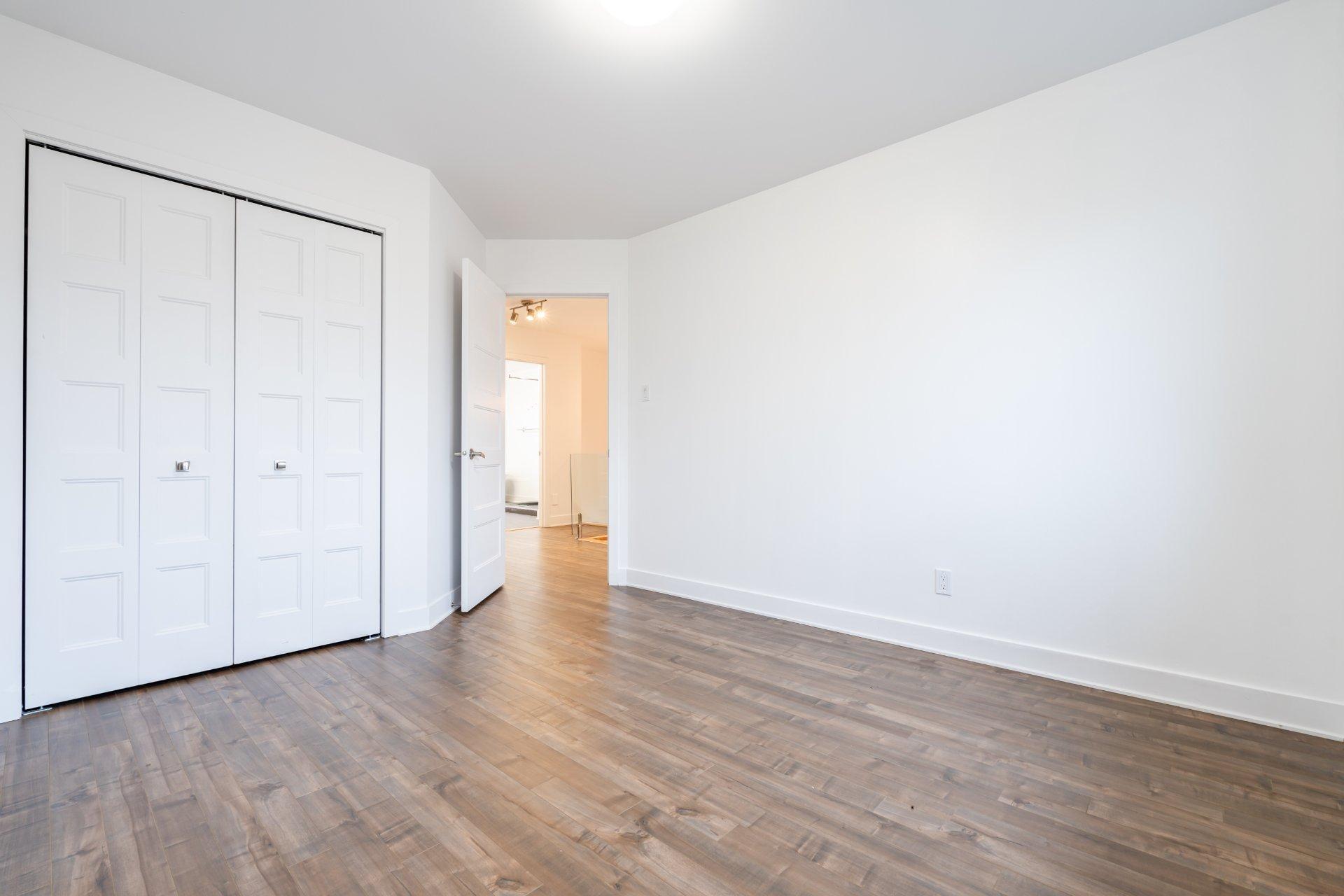 









5925


Rue Alexandre

,
Brossard,




QC
J3W2G4


