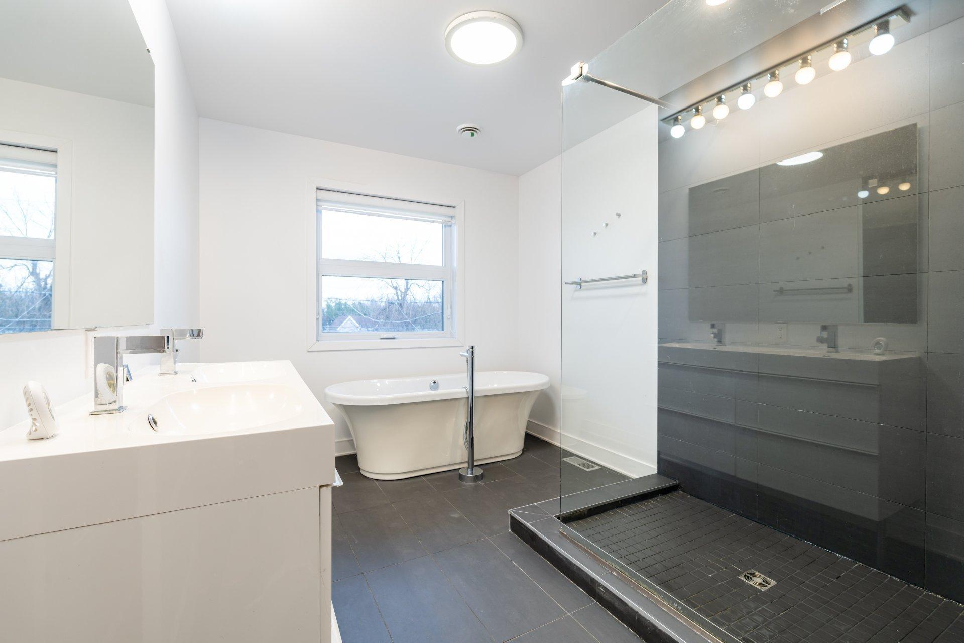 









5925


Rue Alexandre

,
Brossard,




QC
J3W2G4


