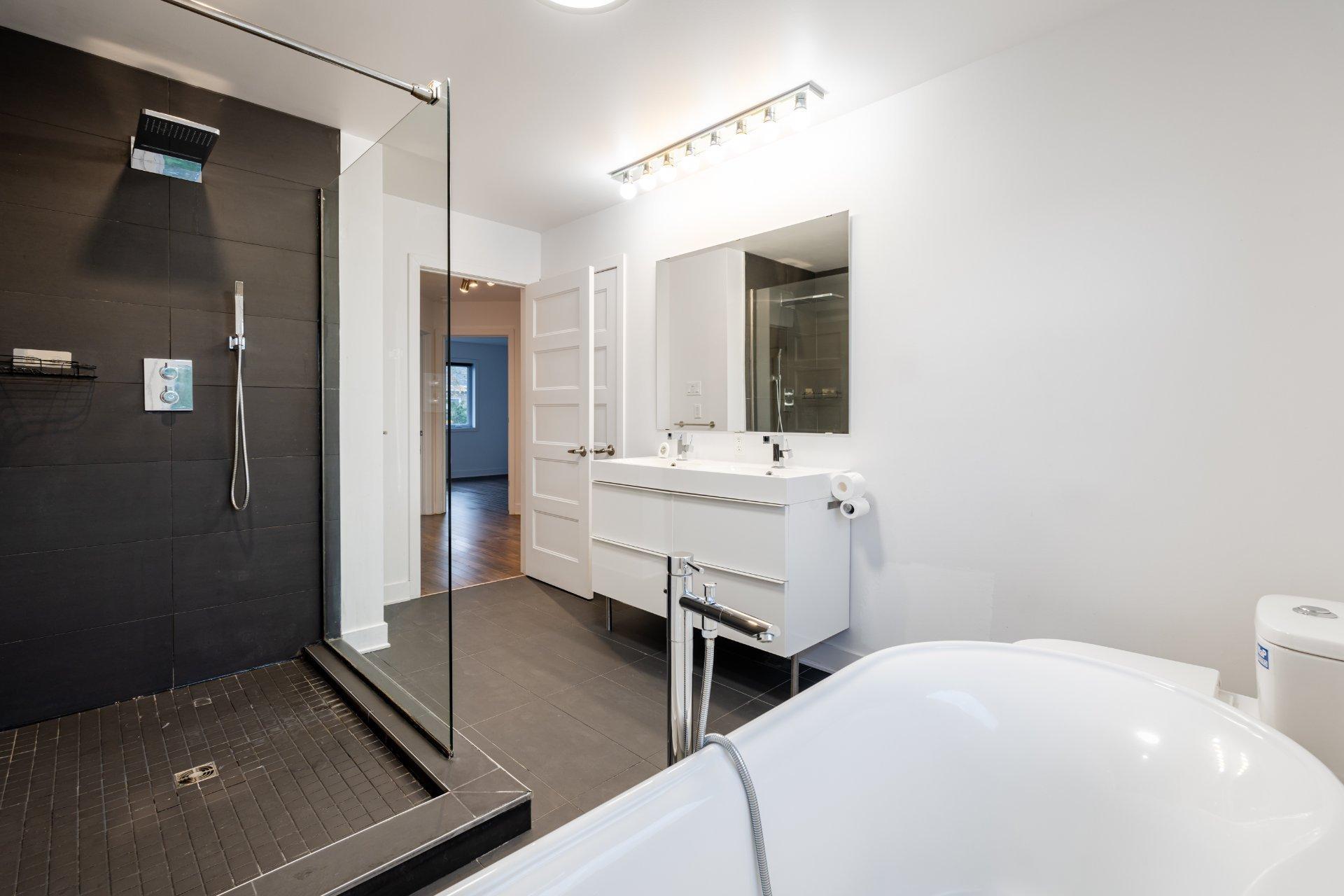 









5925


Rue Alexandre

,
Brossard,




QC
J3W2G4

