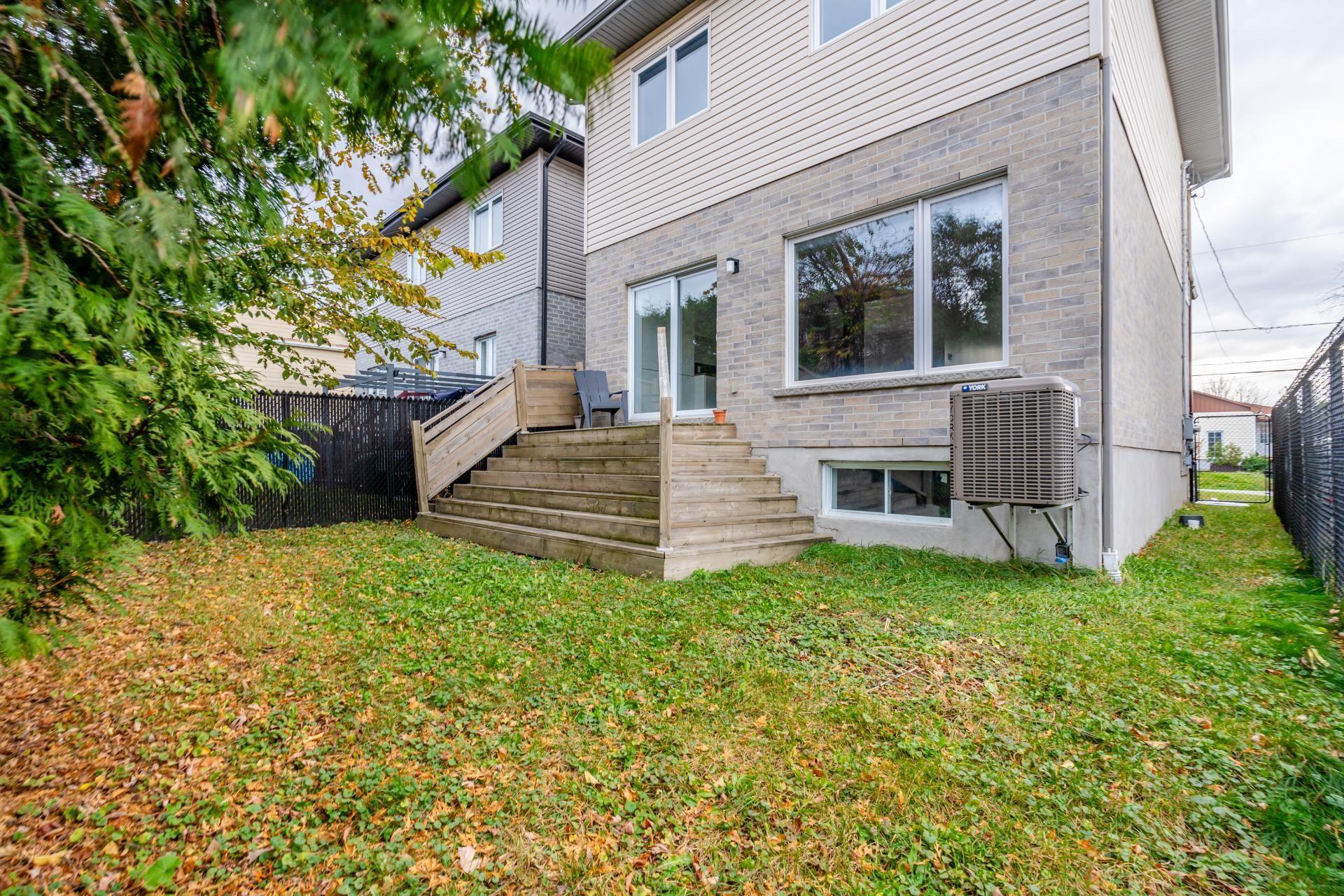 









5925


Rue Alexandre

,
Brossard,




QC
J3W2G4


