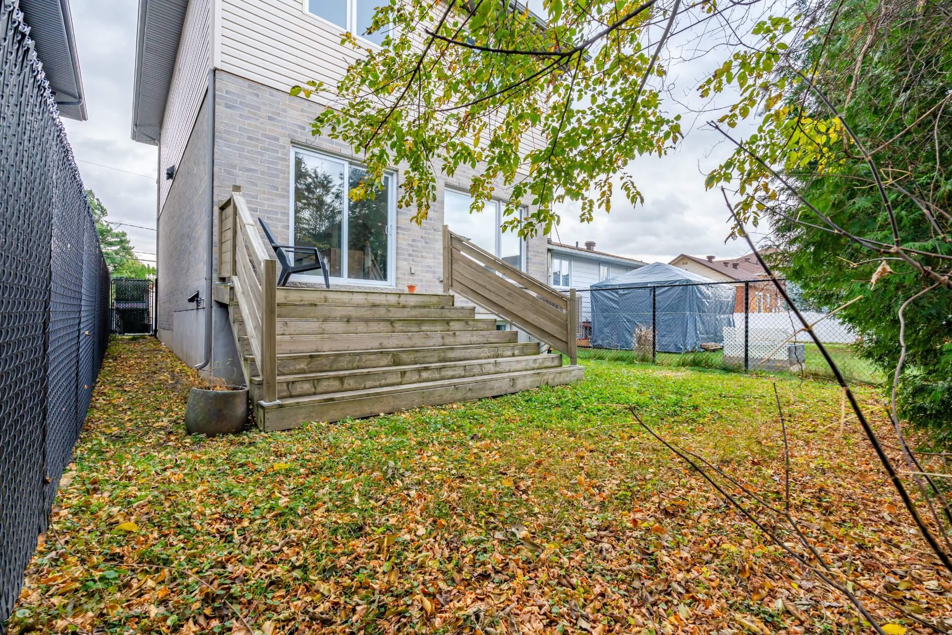 









5925


Rue Alexandre

,
Brossard,




QC
J3W2G4

