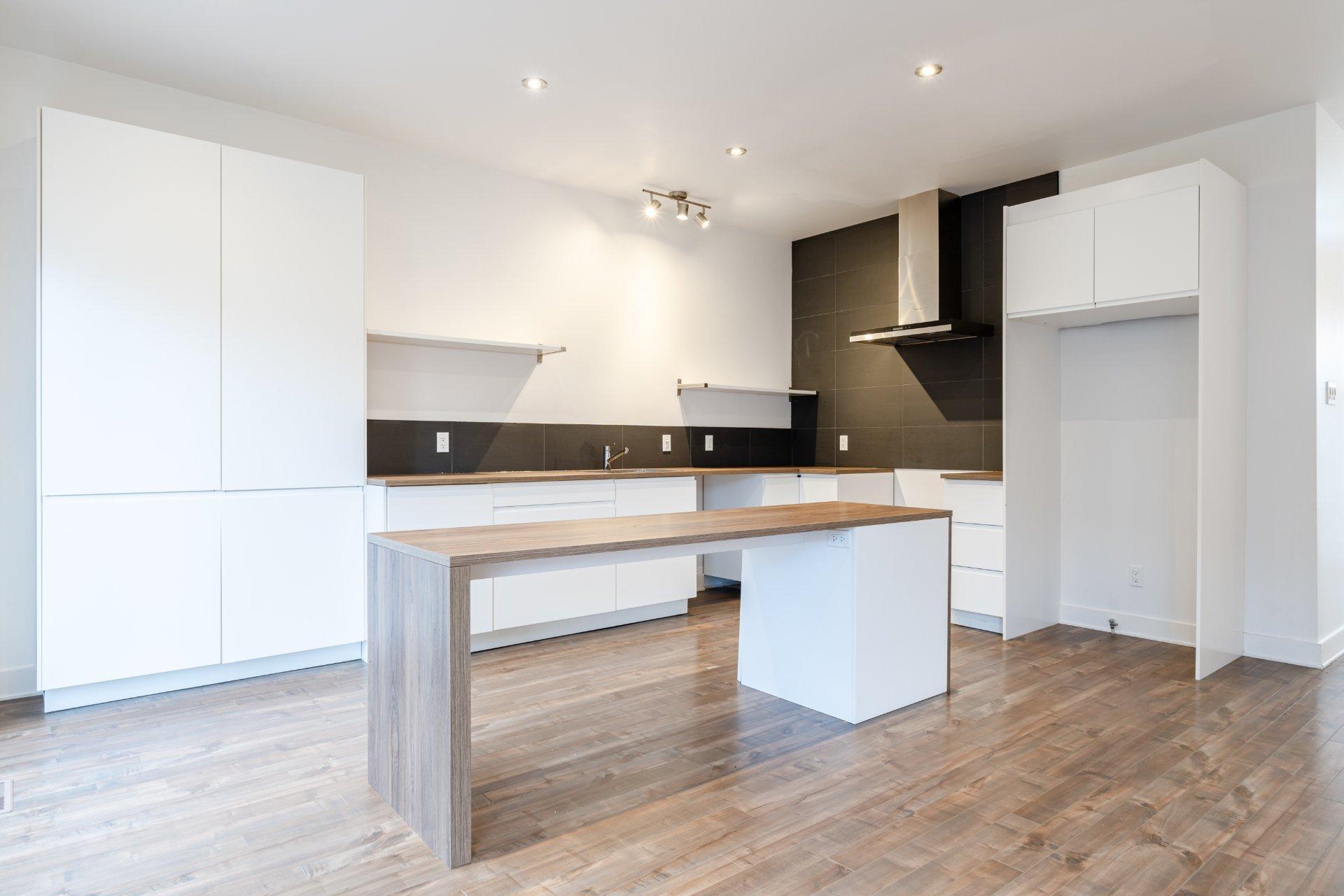 









5925


Rue Alexandre

,
Brossard,




QC
J3W2G4

