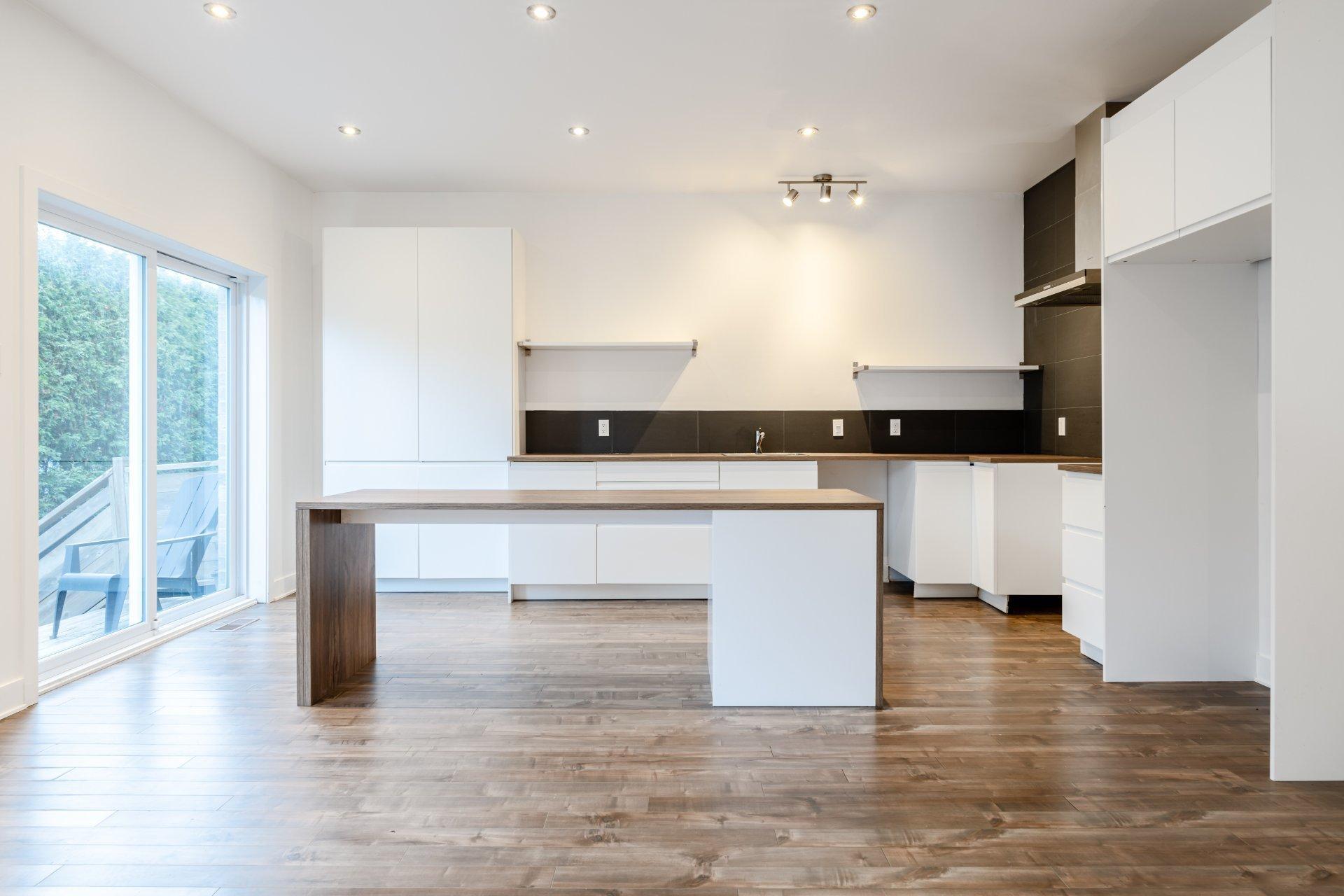 









5925


Rue Alexandre

,
Brossard,




QC
J3W2G4

