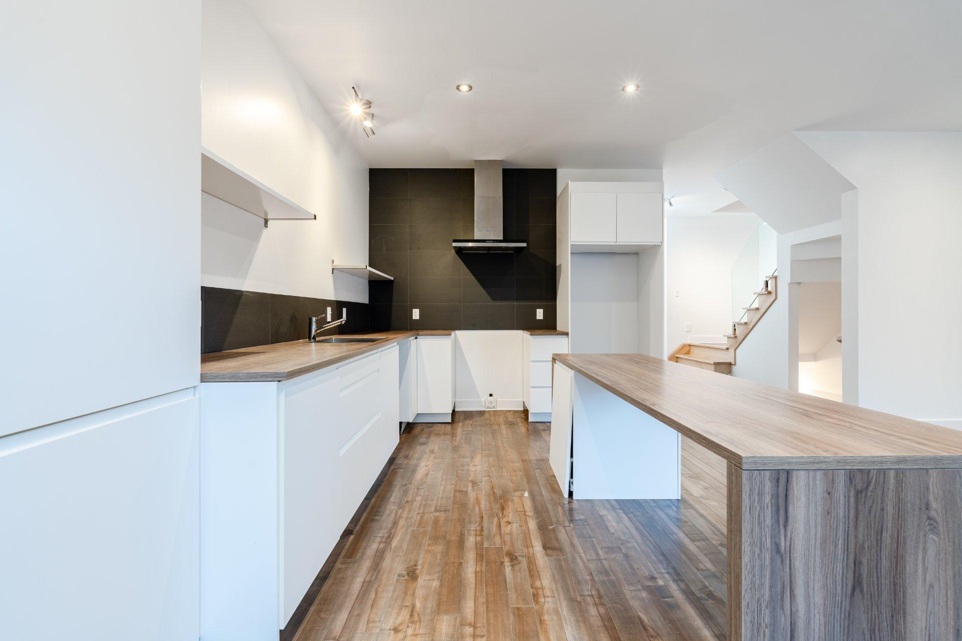 









5925


Rue Alexandre

,
Brossard,




QC
J3W2G4

