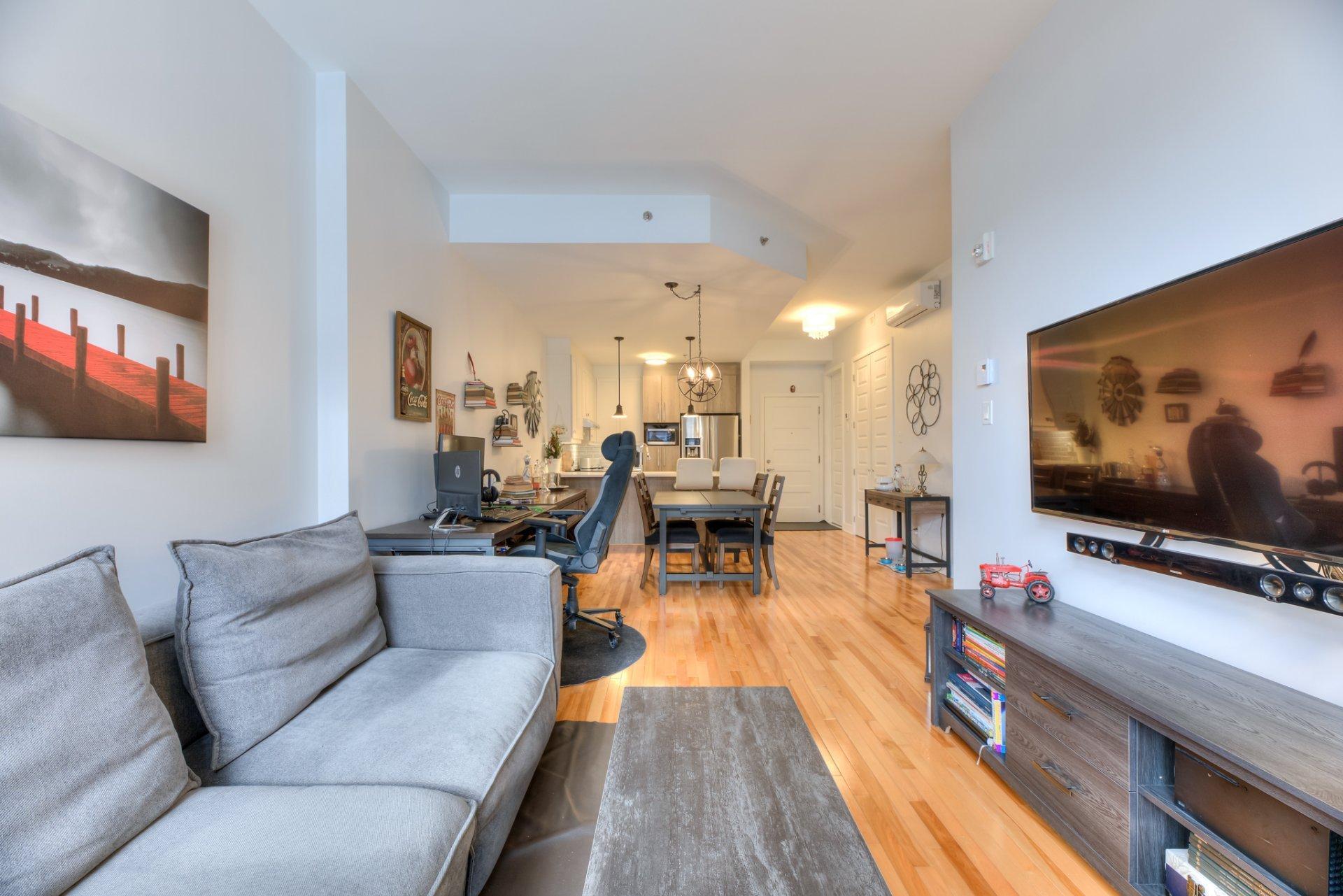 









3655


Rue Jean-Gascon

, 101,
Montréal (Saint-Laurent),




QC
H4R0K7

