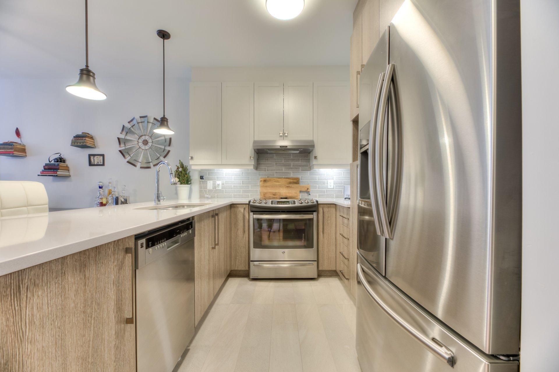 









3655


Rue Jean-Gascon

, 101,
Montréal (Saint-Laurent),




QC
H4R0K7


