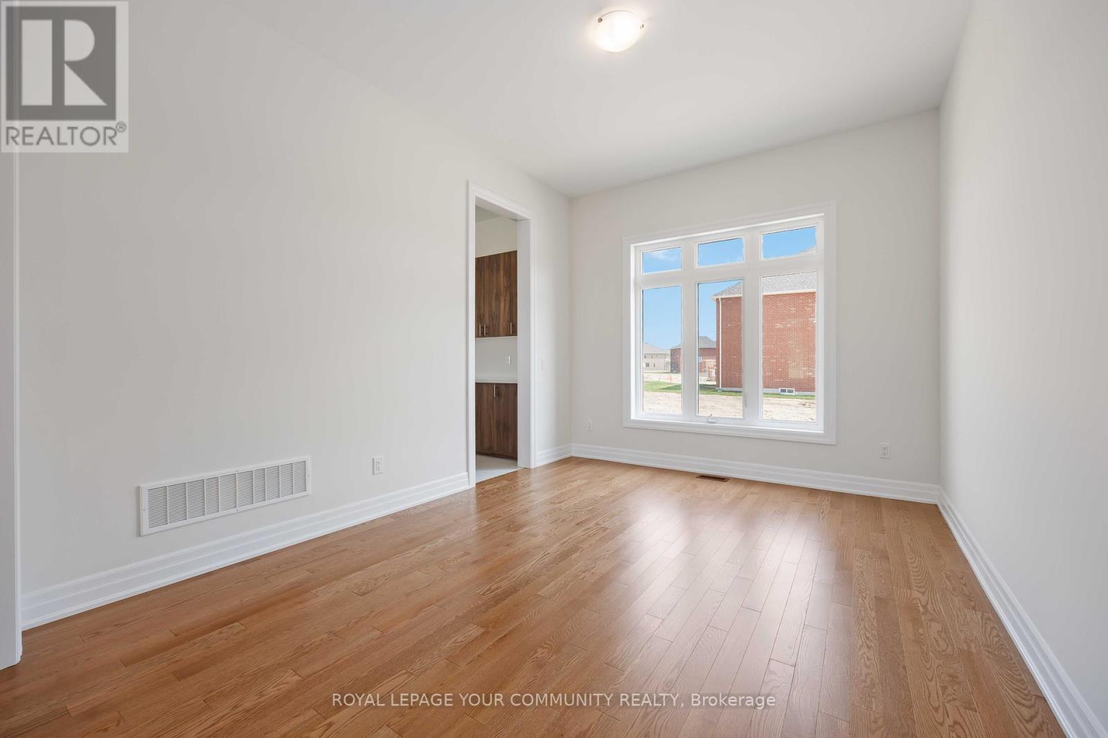 












18 SHADYRIDGE STREET

,
King,




Ontario
L7B1B4

