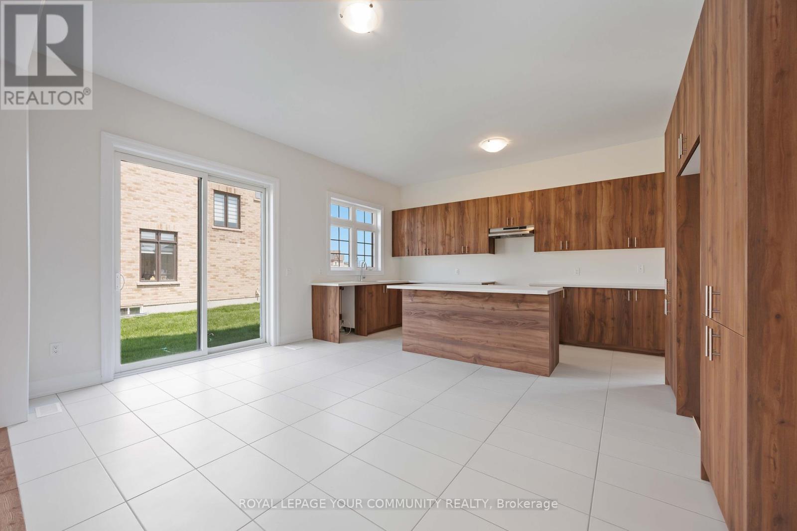 












18 SHADYRIDGE STREET

,
King,




Ontario
L7B1B4

