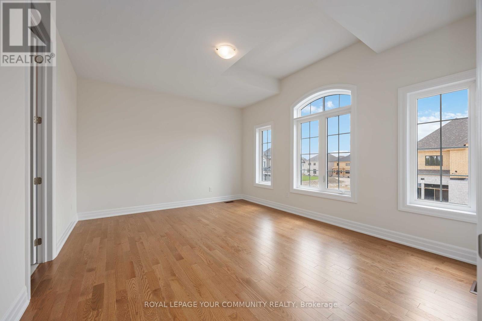 












18 SHADYRIDGE STREET

,
King,




Ontario
L7B1B4


