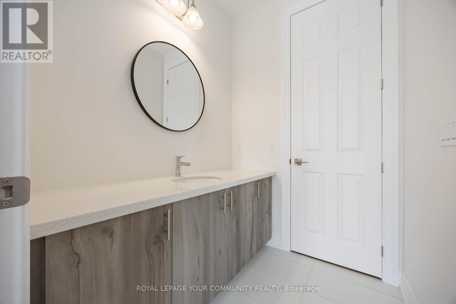 












18 SHADYRIDGE STREET

,
King,




Ontario
L7B1B4

