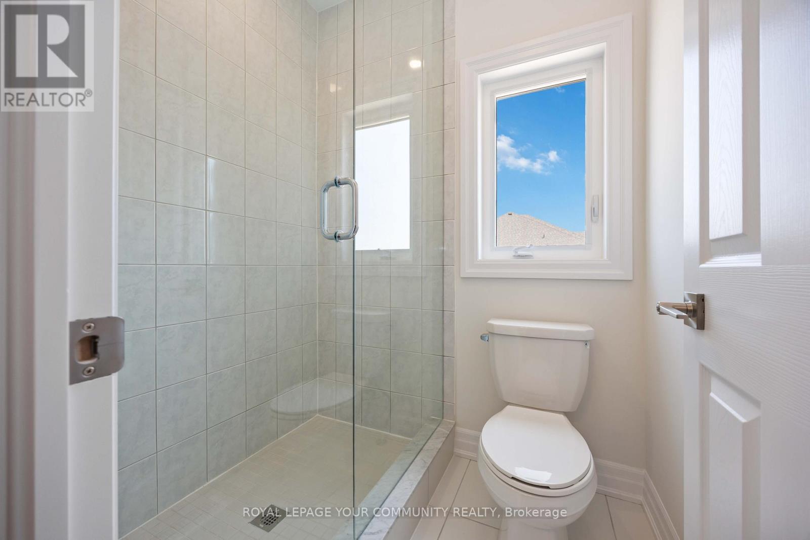 












18 SHADYRIDGE STREET

,
King,




Ontario
L7B1B4

