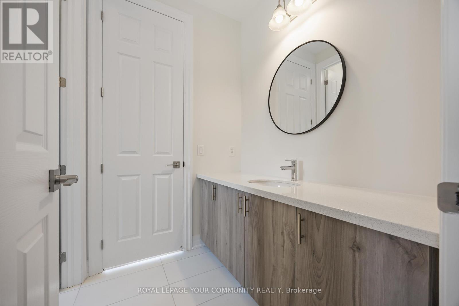 












18 SHADYRIDGE STREET

,
King,




Ontario
L7B1B4

