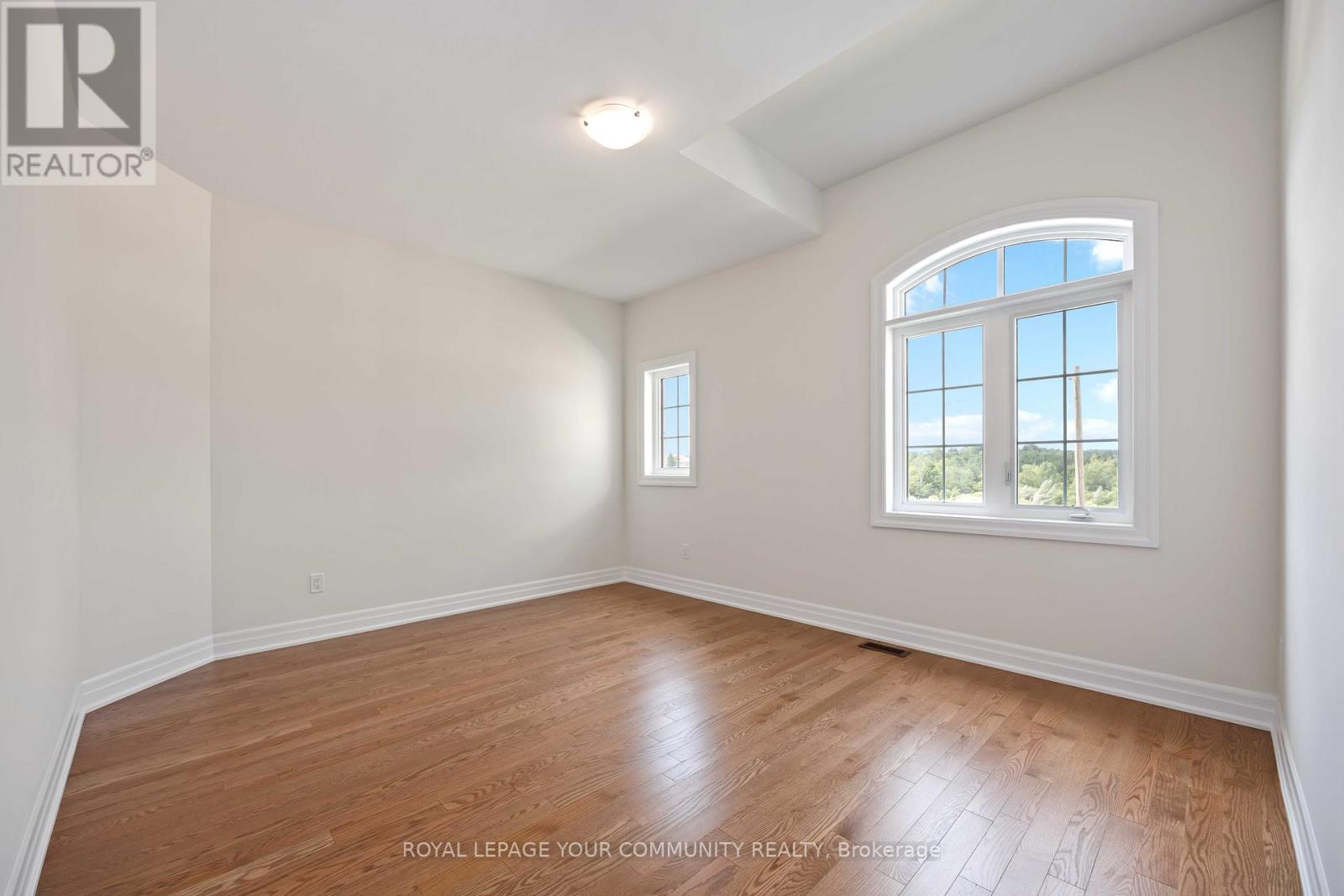 












18 SHADYRIDGE STREET

,
King,




Ontario
L7B1B4

