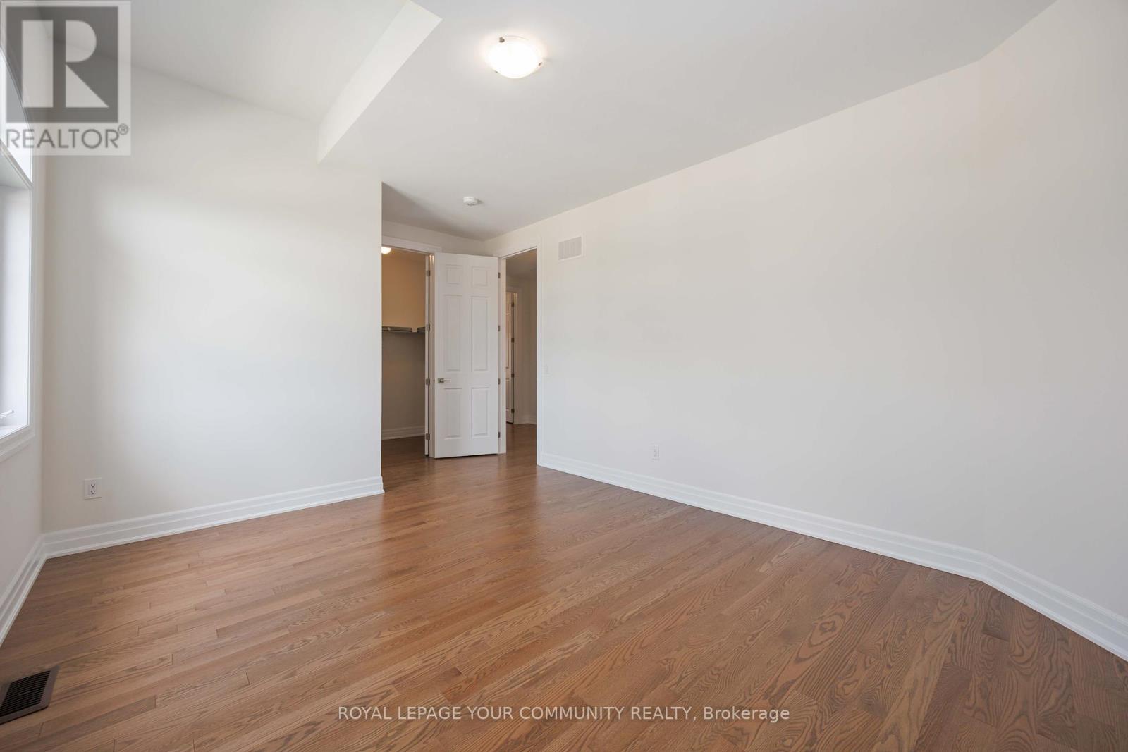 












18 SHADYRIDGE STREET

,
King,




Ontario
L7B1B4

