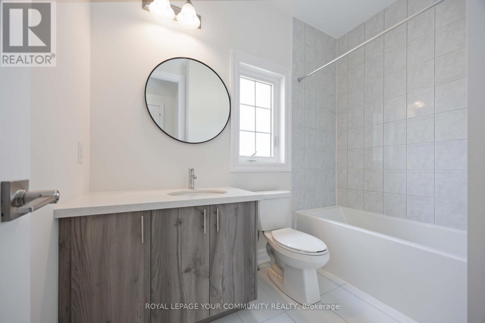 












18 SHADYRIDGE STREET

,
King,




Ontario
L7B1B4

