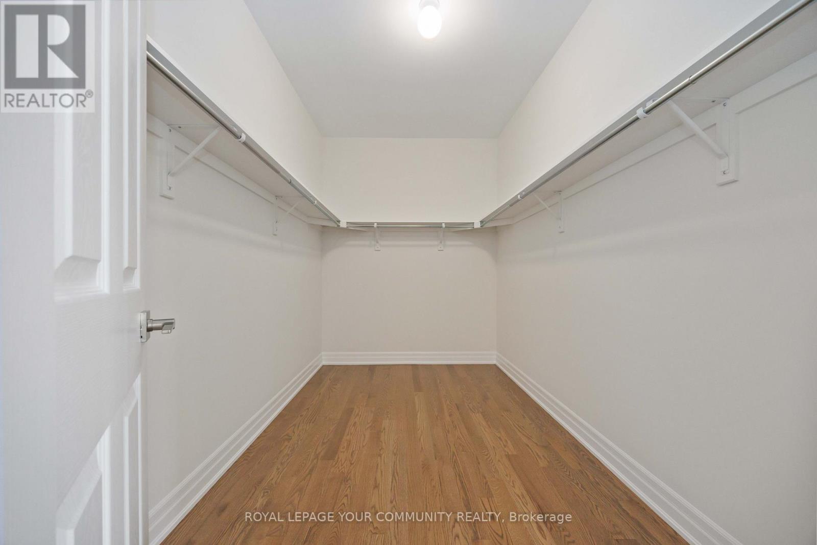 












18 SHADYRIDGE STREET

,
King,




Ontario
L7B1B4

