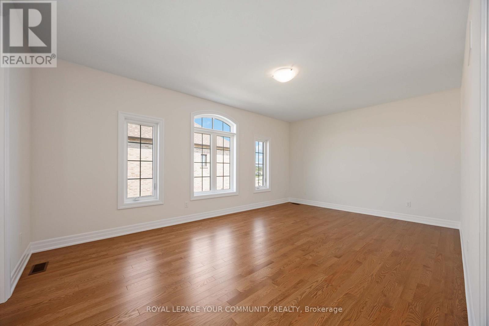 












18 SHADYRIDGE STREET

,
King,




Ontario
L7B1B4

