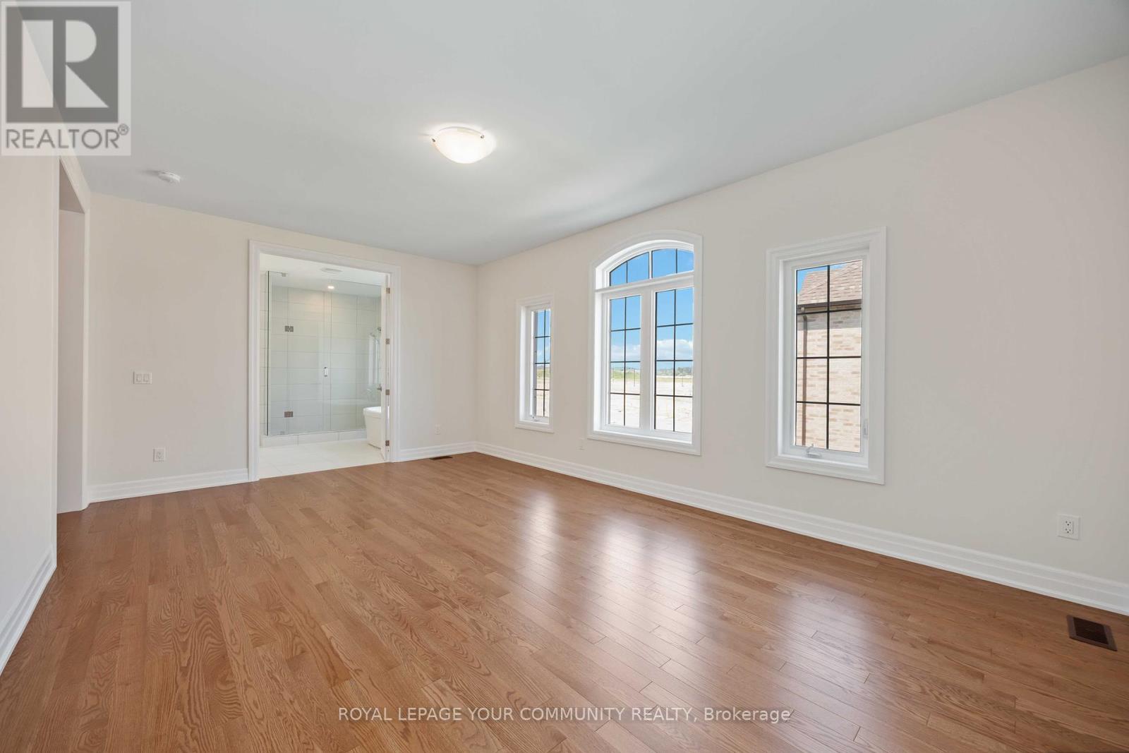 












18 SHADYRIDGE STREET

,
King,




Ontario
L7B1B4

