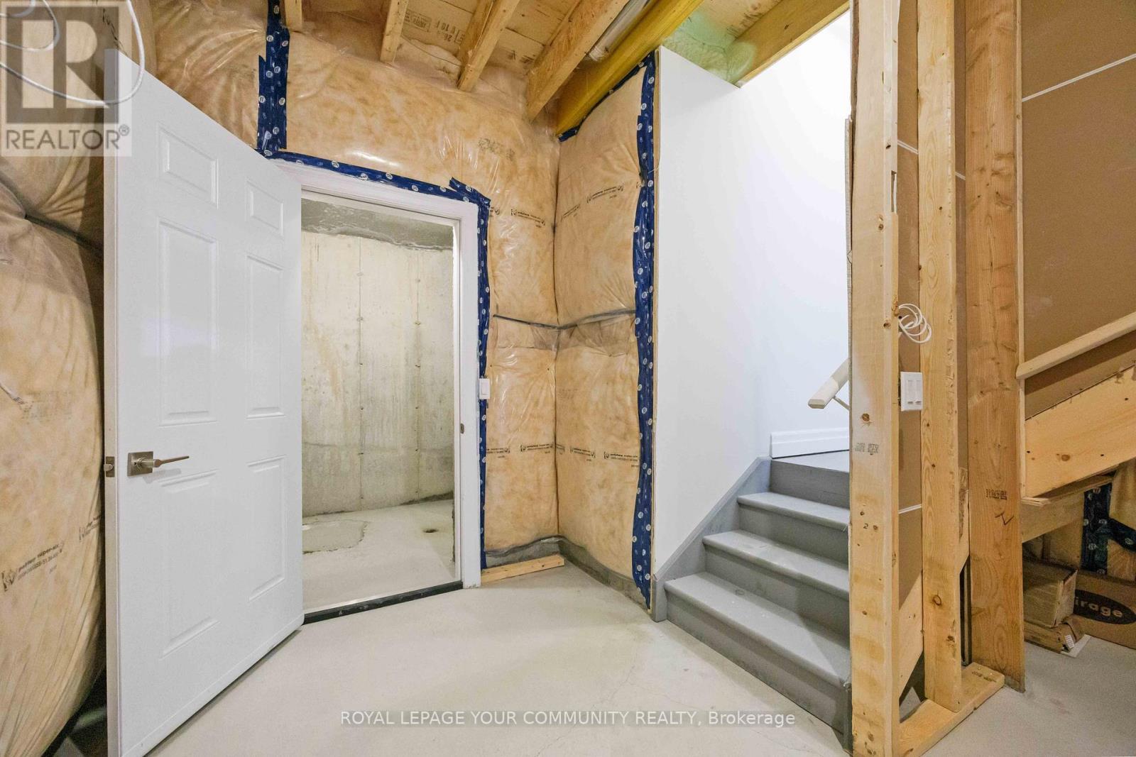 












18 SHADYRIDGE STREET

,
King,




Ontario
L7B1B4

