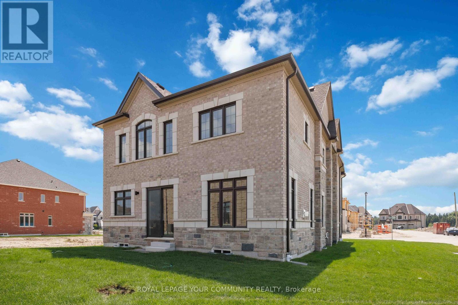 












18 SHADYRIDGE STREET

,
King,




Ontario
L7B1B4

