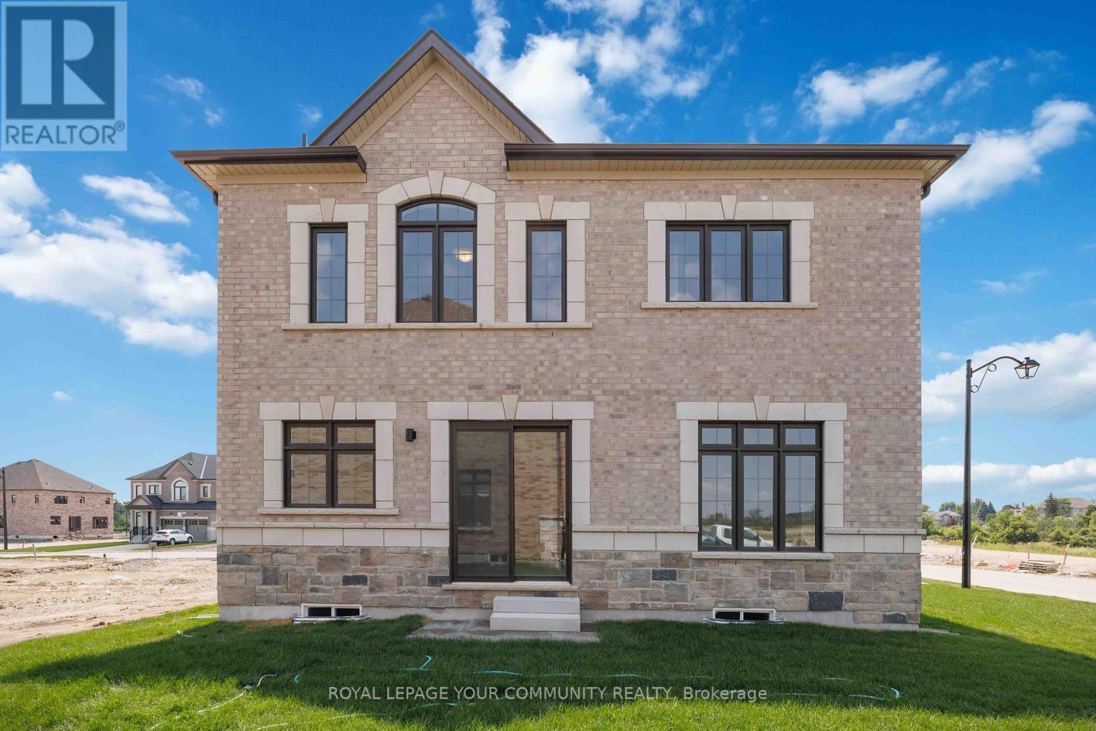 












18 SHADYRIDGE STREET

,
King,




Ontario
L7B1B4

