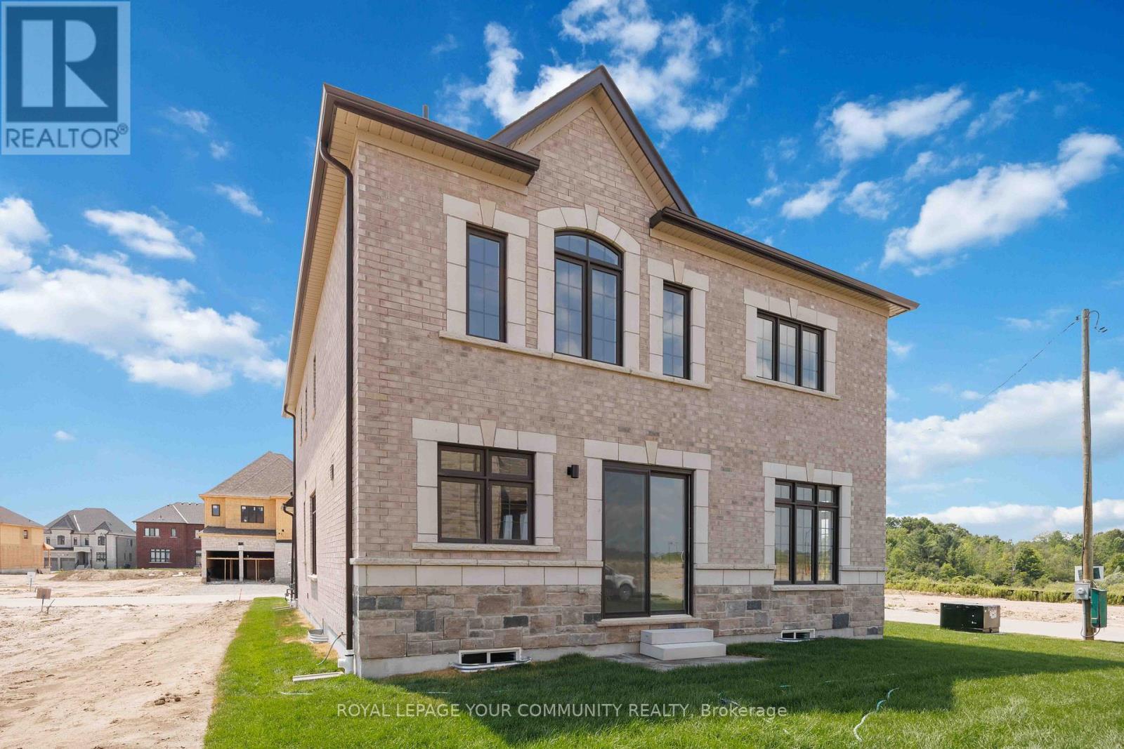 












18 SHADYRIDGE STREET

,
King,




Ontario
L7B1B4

