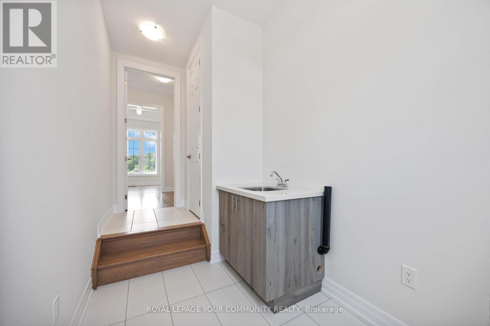 












18 SHADYRIDGE STREET

,
King,




Ontario
L7B1B4

