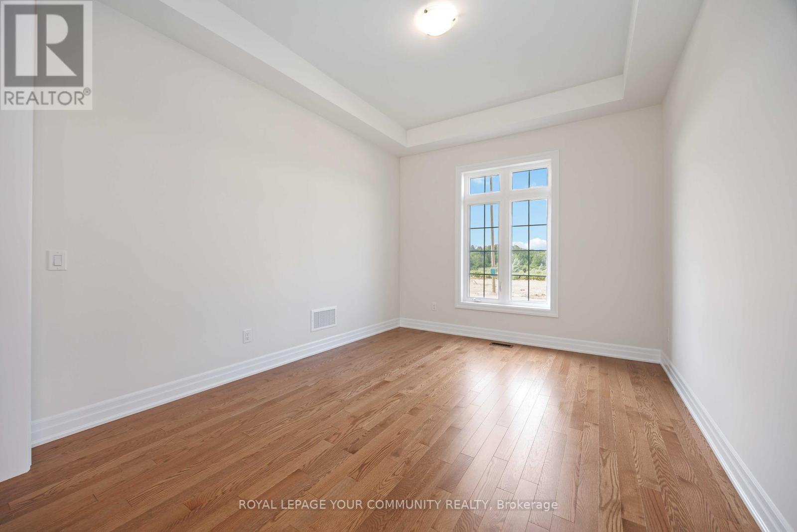 












18 SHADYRIDGE STREET

,
King,




Ontario
L7B1B4

