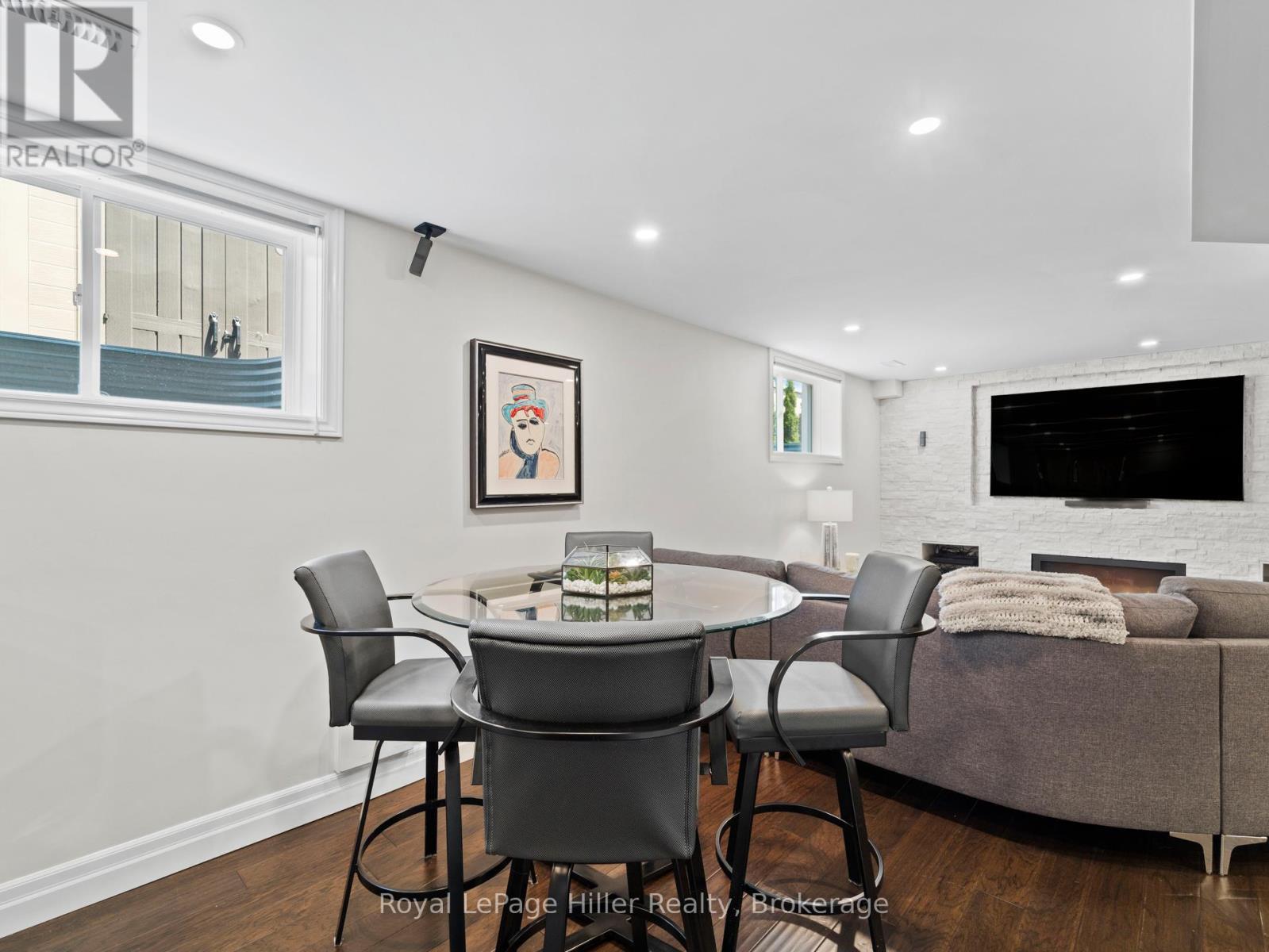 












65 THOMAS STREET

,
Stratford,




Ontario
N5A0B9

