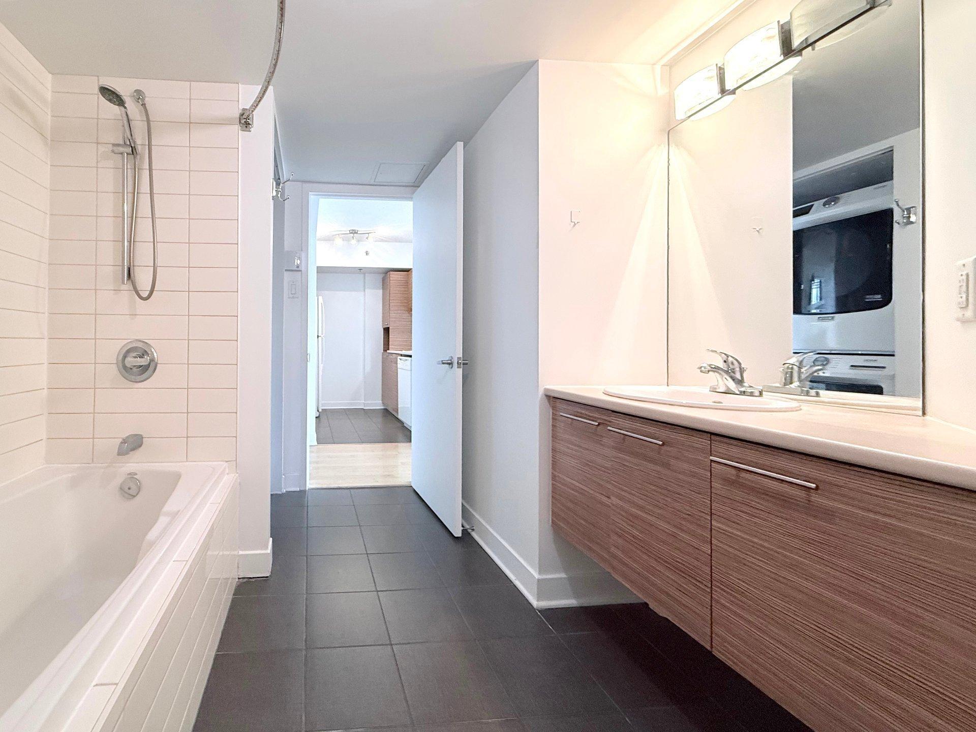 









4885


Boul. Henri-Bourassa O.

, 824,
Montréal (Saint-Laurent),




QC
H4L0A5


