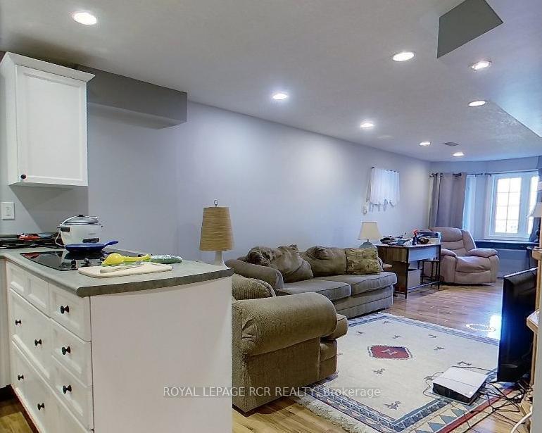 









24


Tascona

Court,
Barrie,




ON
L4M 0C5

