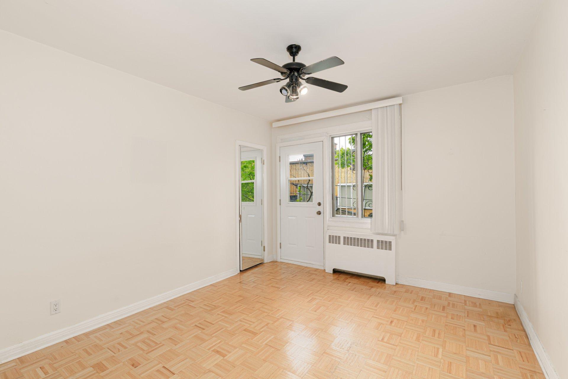 









3145


Av. Linton

, 6,
Montréal (Côte-des-Neiges/Notre-Dame-de-Grâce),




QC
H3S1S5

