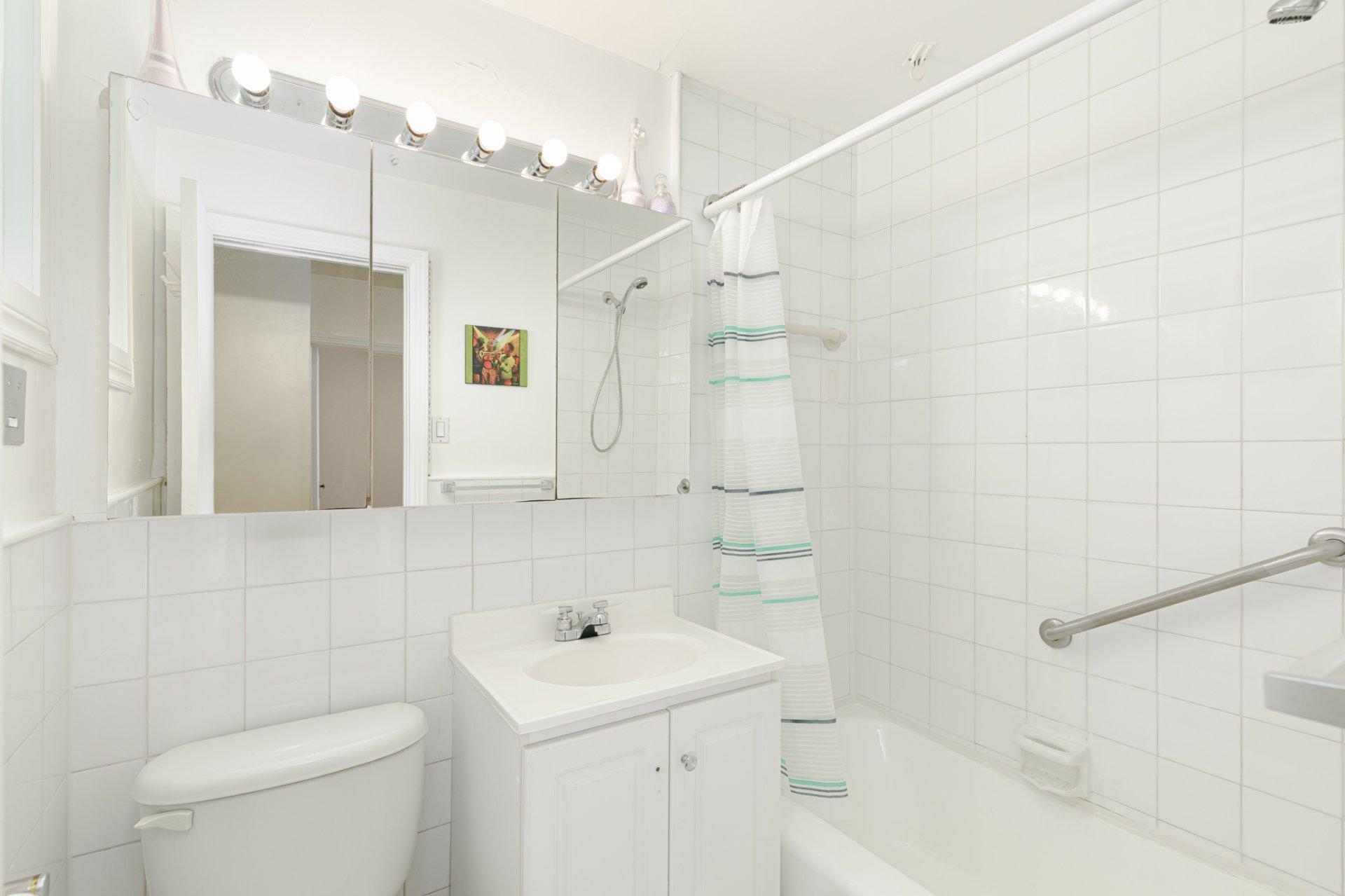









3145


Av. Linton

, 6,
Montréal (Côte-des-Neiges/Notre-Dame-de-Grâce),




QC
H3S1S5

