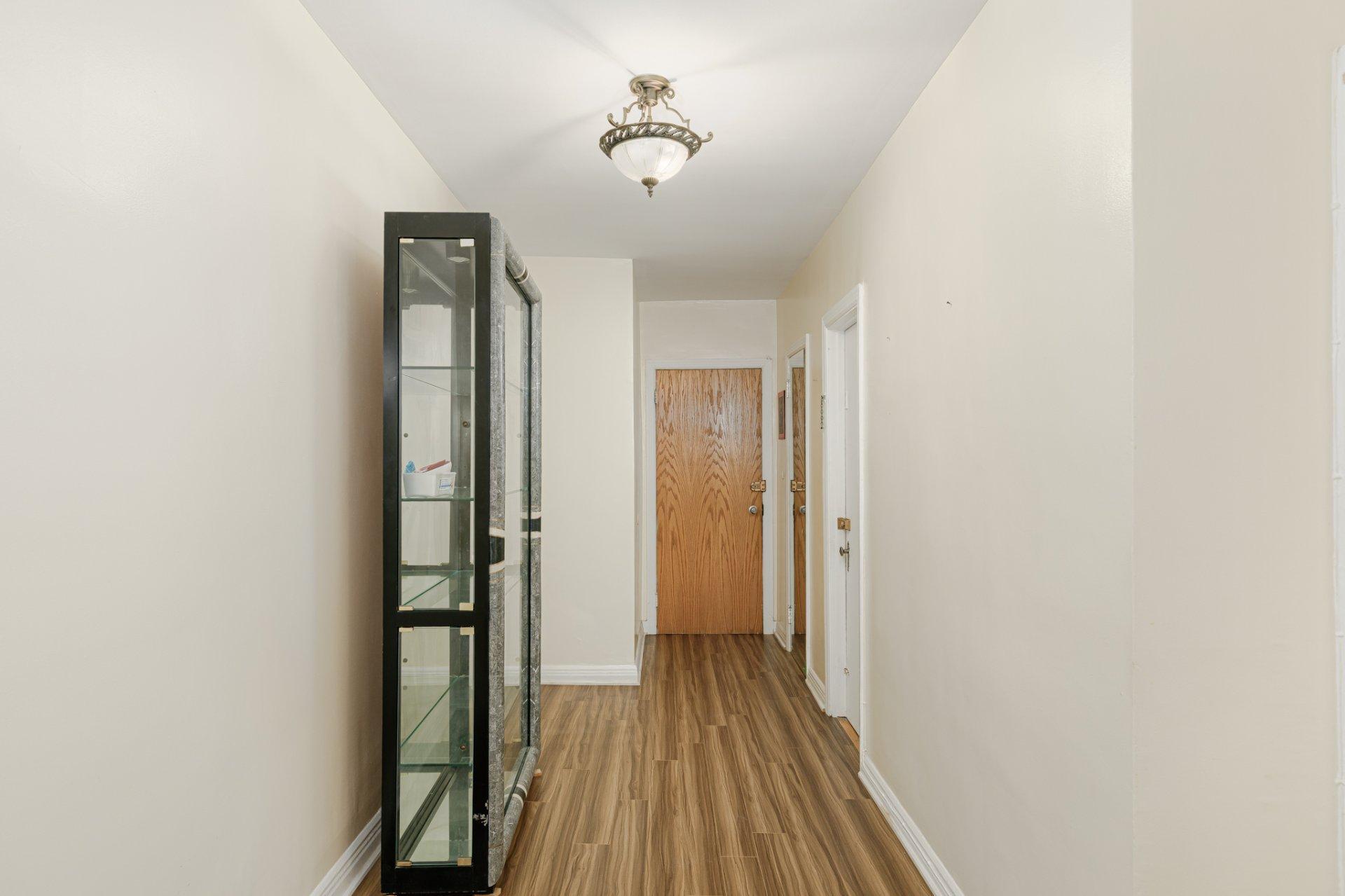 









3145


Av. Linton

, 6,
Montréal (Côte-des-Neiges/Notre-Dame-de-Grâce),




QC
H3S1S5

