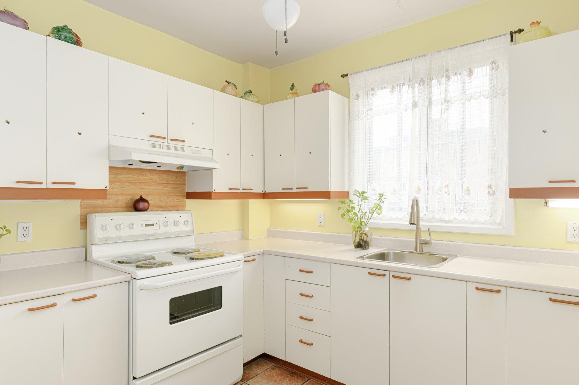 









3145


Av. Linton

, 6,
Montréal (Côte-des-Neiges/Notre-Dame-de-Grâce),




QC
H3S1S5


