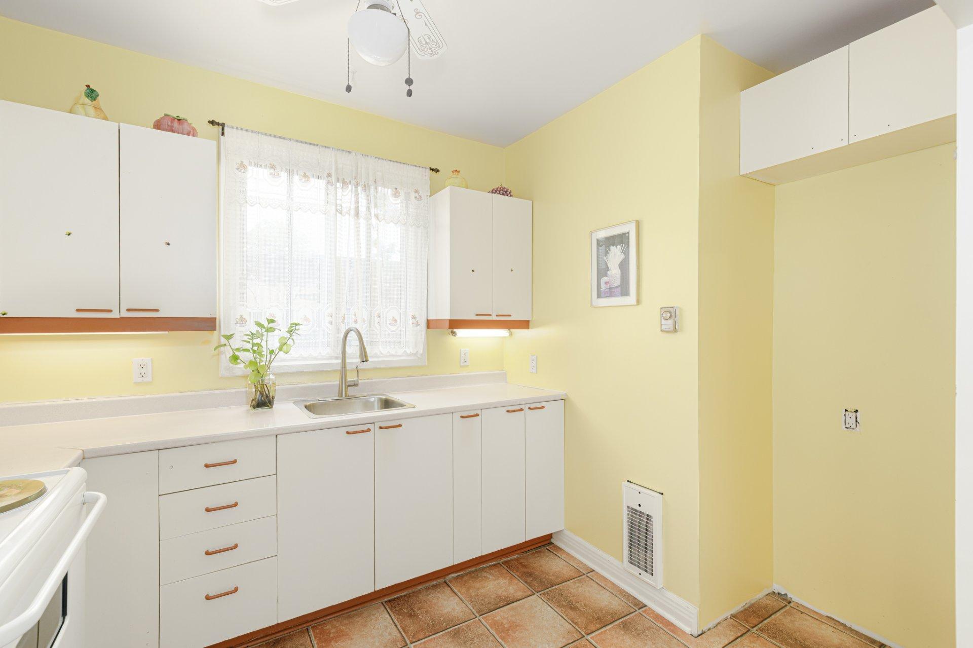 









3145


Av. Linton

, 6,
Montréal (Côte-des-Neiges/Notre-Dame-de-Grâce),




QC
H3S1S5

