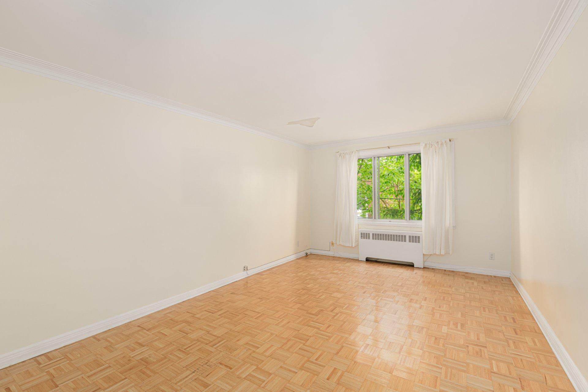 









3145


Av. Linton

, 6,
Montréal (Côte-des-Neiges/Notre-Dame-de-Grâce),




QC
H3S1S5

