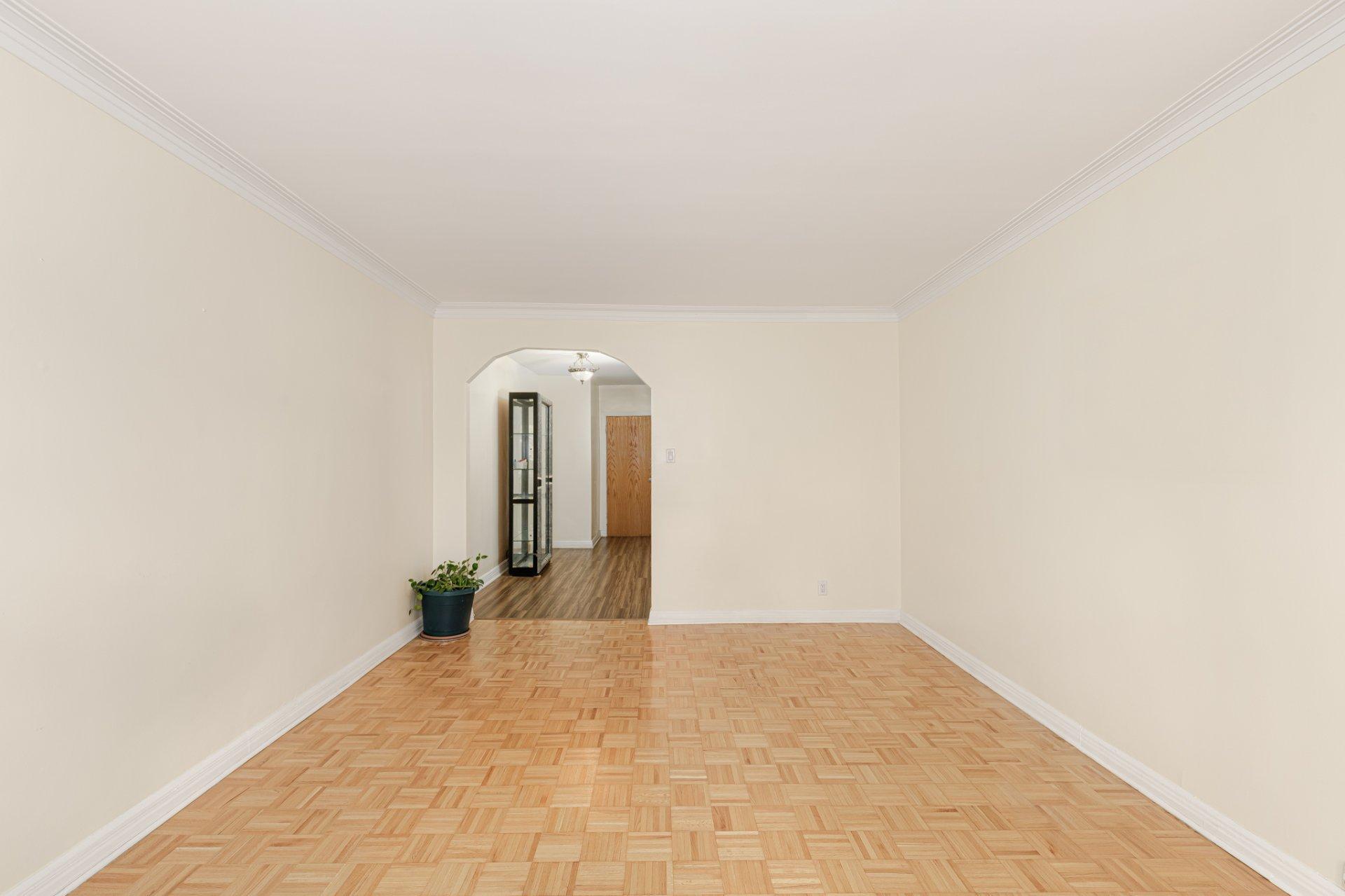 









3145


Av. Linton

, 6,
Montréal (Côte-des-Neiges/Notre-Dame-de-Grâce),




QC
H3S1S5

