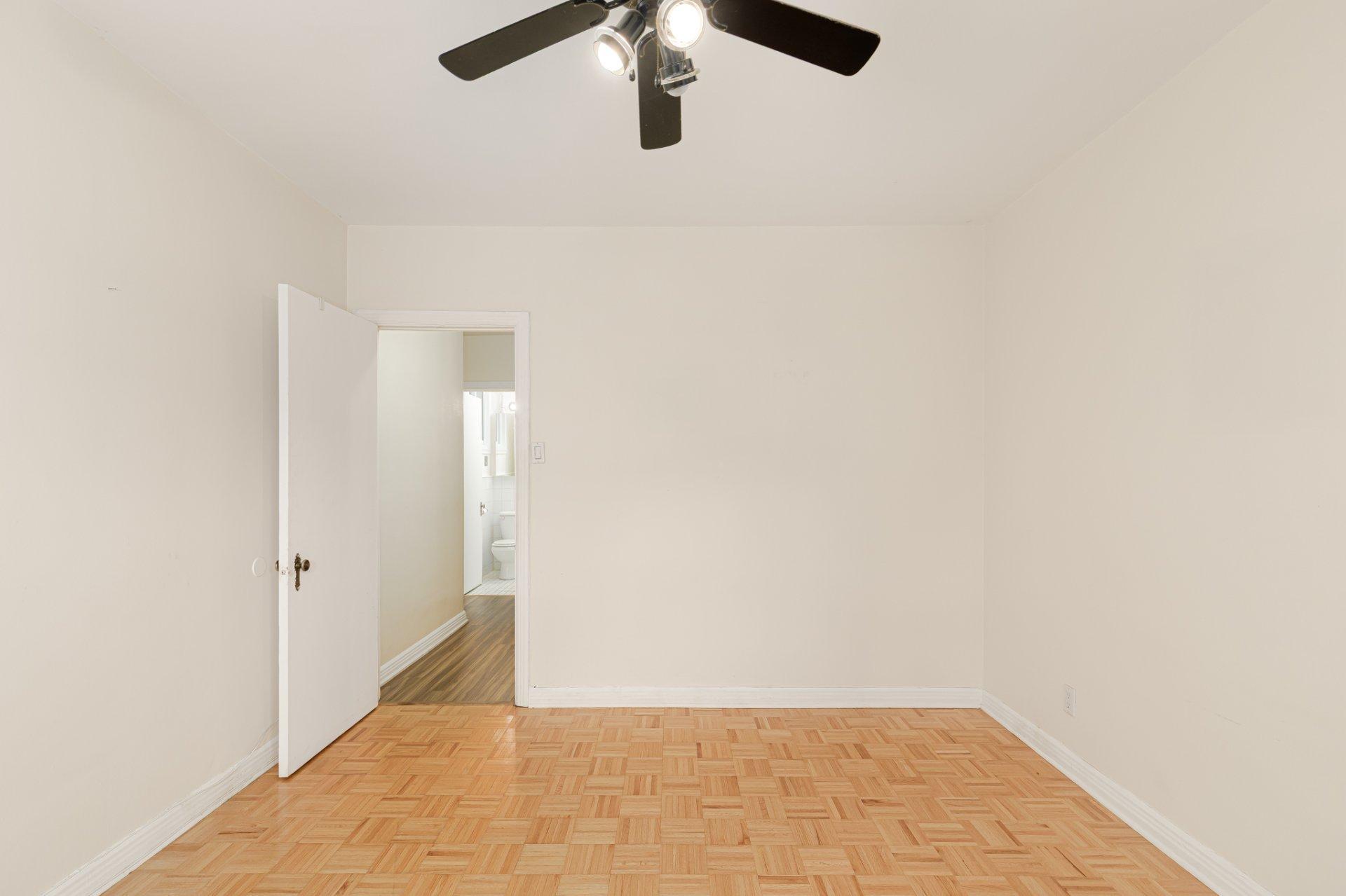 









3145


Av. Linton

, 6,
Montréal (Côte-des-Neiges/Notre-Dame-de-Grâce),




QC
H3S1S5

